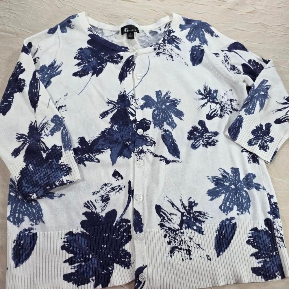 AB Studio Womens XL Cardigan Sweater Navy Blue White Floral Button Up 3/4 Sleeve